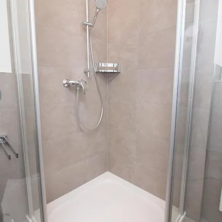 アパート W2 - Gaestehaus Christian-westphal-str 60 - Feriendomizil Hollich グレーミッツ